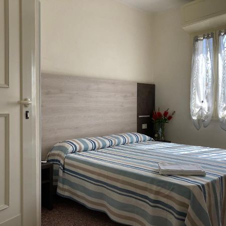 Hotel Verdesolemare มารินา ดิ เปียตราซันตา ภายนอก รูปภาพ
