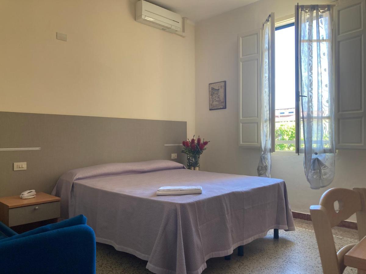 Hotel Verdesolemare มารินา ดิ เปียตราซันตา ภายนอก รูปภาพ