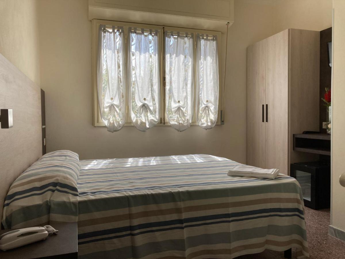 Hotel Verdesolemare มารินา ดิ เปียตราซันตา ภายนอก รูปภาพ