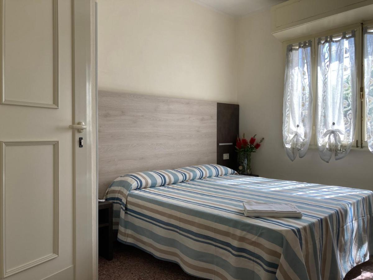 Hotel Verdesolemare มารินา ดิ เปียตราซันตา ภายนอก รูปภาพ