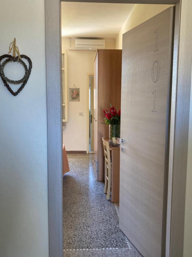 Hotel Verdesolemare มารินา ดิ เปียตราซันตา ภายนอก รูปภาพ