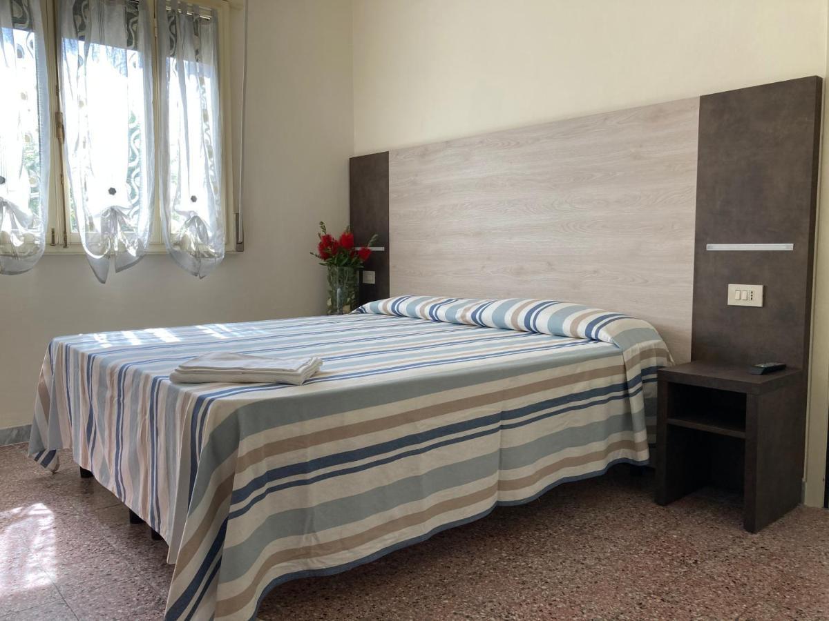 Hotel Verdesolemare มารินา ดิ เปียตราซันตา ภายนอก รูปภาพ