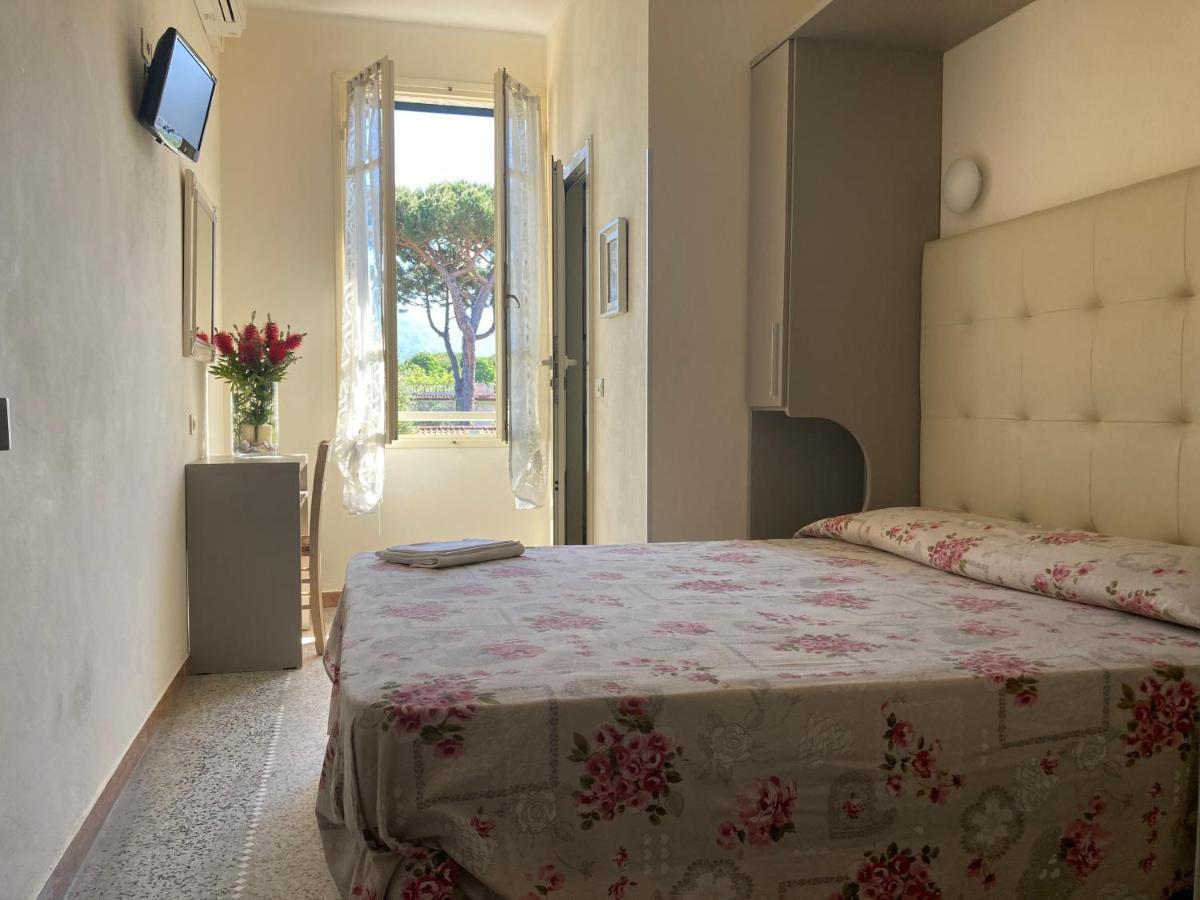 Hotel Verdesolemare มารินา ดิ เปียตราซันตา ภายนอก รูปภาพ