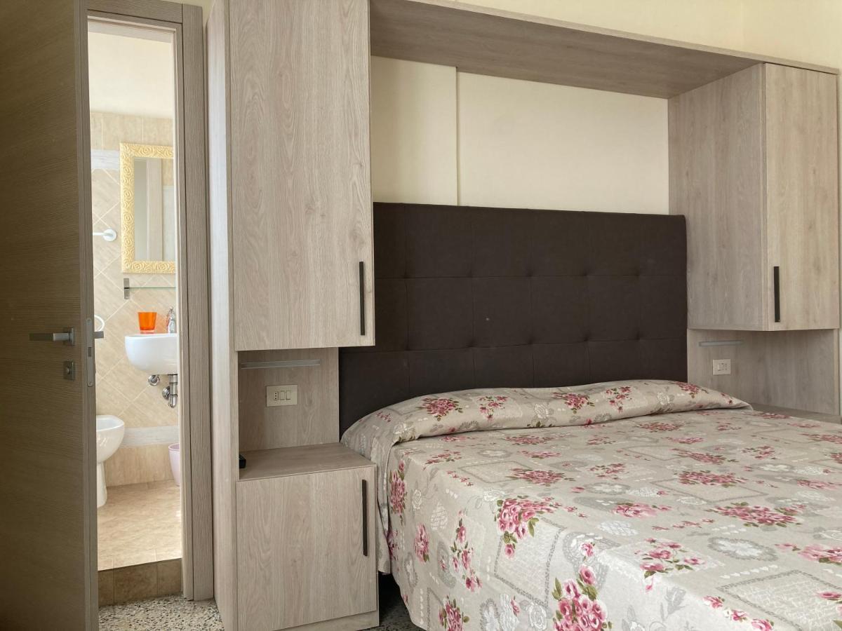 Hotel Verdesolemare มารินา ดิ เปียตราซันตา ภายนอก รูปภาพ