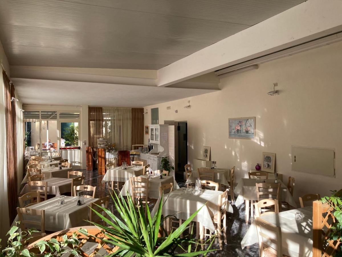 Hotel Verdesolemare มารินา ดิ เปียตราซันตา ภายนอก รูปภาพ