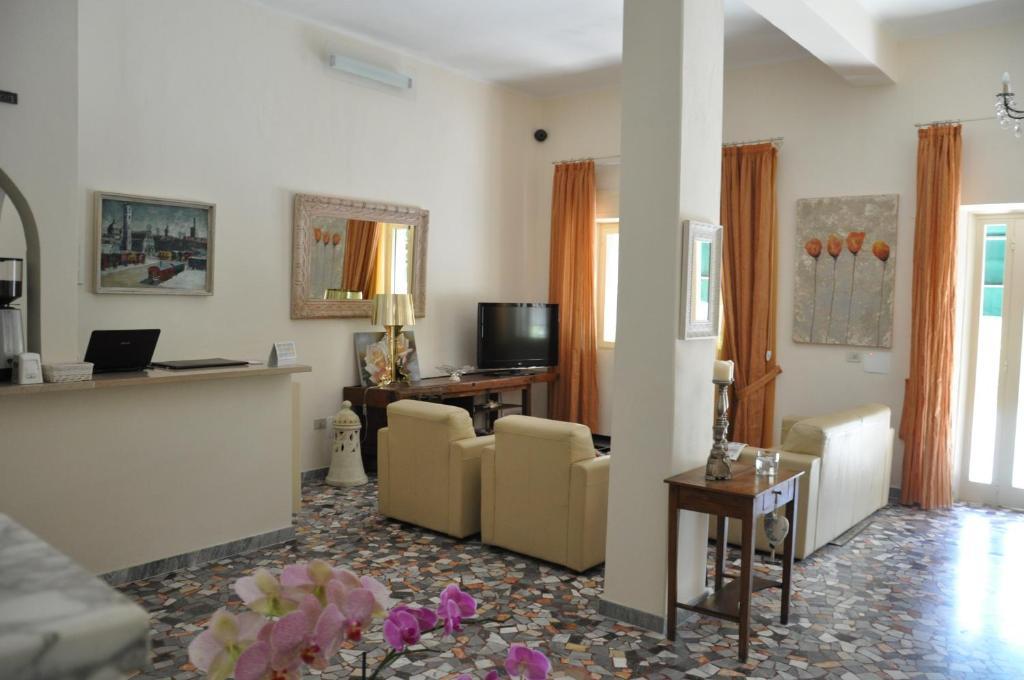 Hotel Verdesolemare มารินา ดิ เปียตราซันตา ภายนอก รูปภาพ