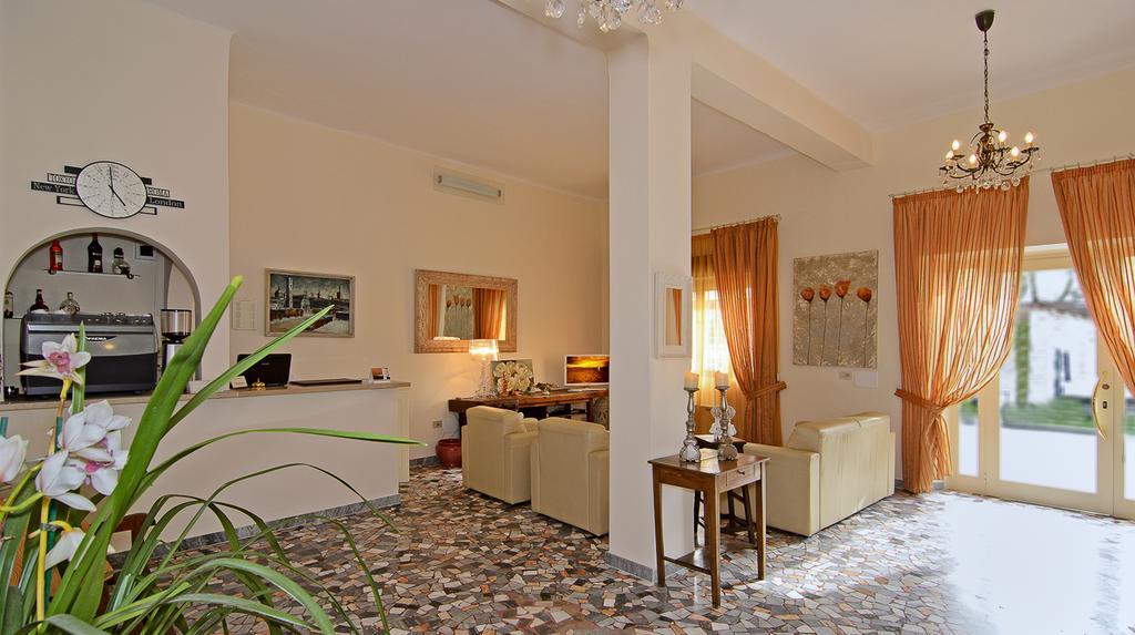 Hotel Verdesolemare มารินา ดิ เปียตราซันตา ภายนอก รูปภาพ